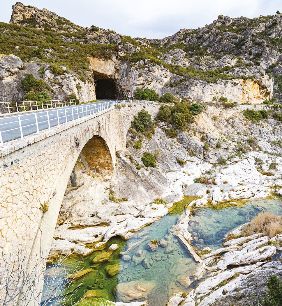 La Deuch en Vadrouille à Narbonne - location et Balades en 2CV - itinéraires au coeur des Corbières