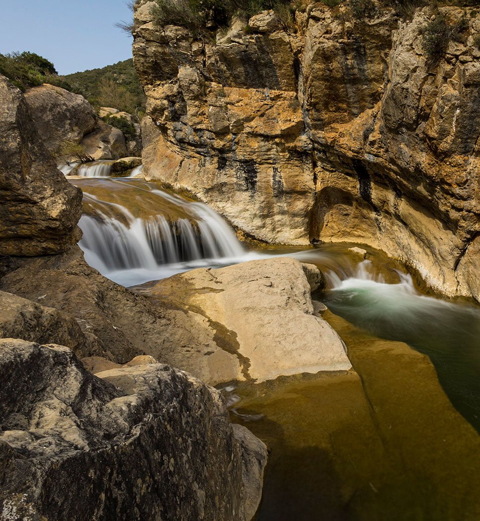 La Deuch en Vadrouille à Narbonne - location et Balades en 2CV - itinéraires au coeur du Minervois